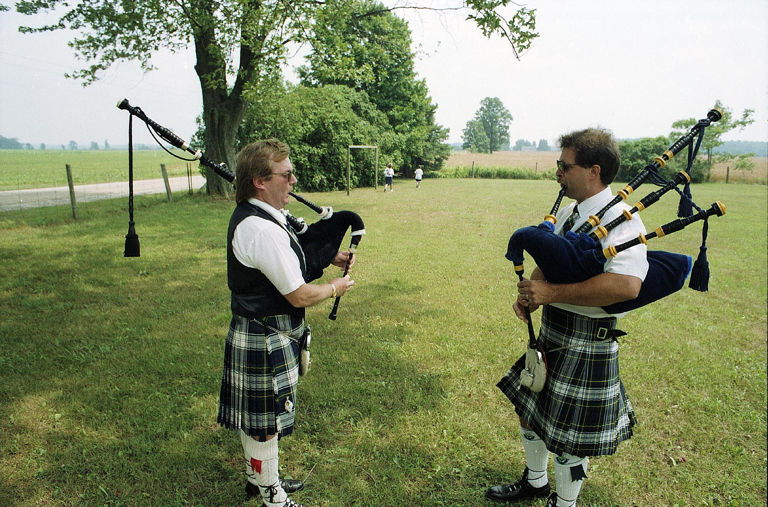 1995 Dobie Clan gathering, Pipers